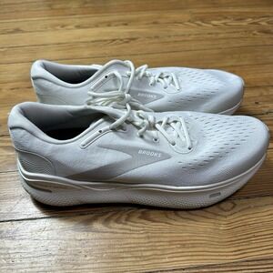 Brooks Ghost Max Mens Size 12 D 1104061D174 Sneakers White Lace Up Running